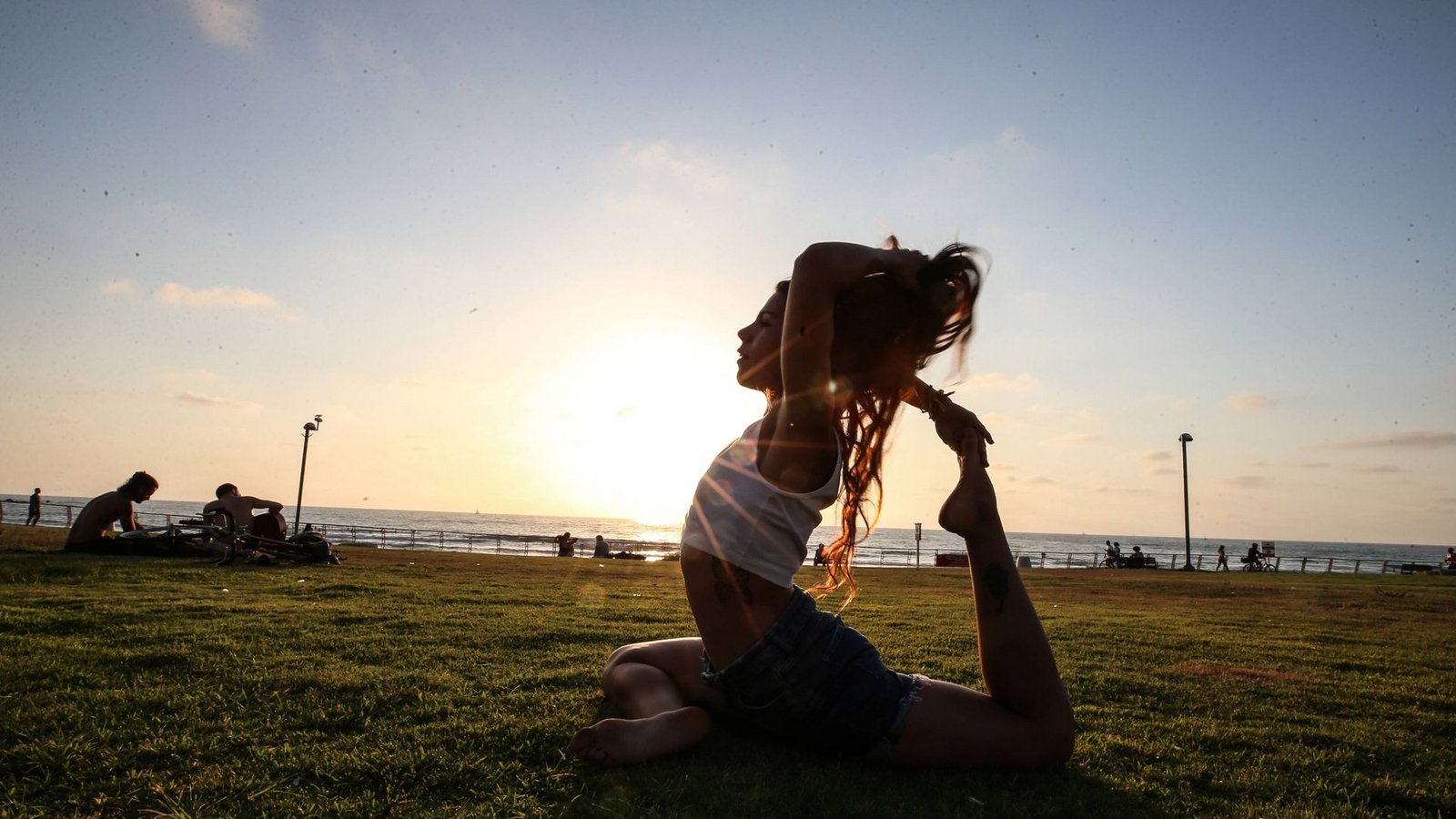 Strandleben in Tel Aviv: „Das Leben geht weiter, was soll man machen“, sagen sich viele Familien.Foto: /IMAGO/SAEEDQAQ Strandleben in Tel Aviv: „Das Leben geht weiter, was soll man machen“, sagen sich viele Familien.Foto: /IMAGO/SAEEDQAQ