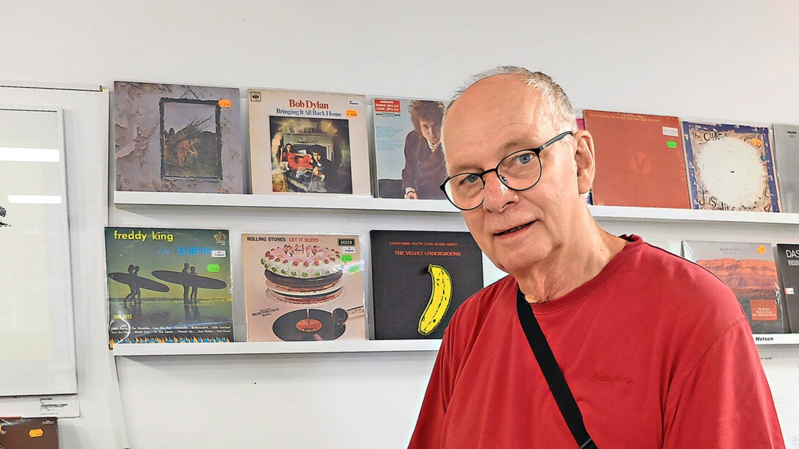 Arnold Maiwald an der Schallplattenwaschmaschine.Foto: Iris Frey