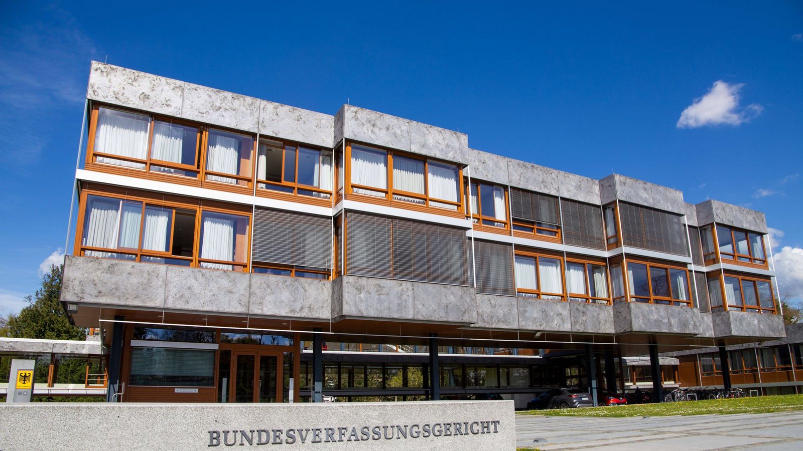 Hüter von Beamten-Privilegien: das Bundesverfassungsgericht in KarlsruheFoto: imago/U. J. Alexander Hüter von Beamten-Privilegien: das Bundesverfassungsgericht in KarlsruheFoto: imago/U. J. Alexander
