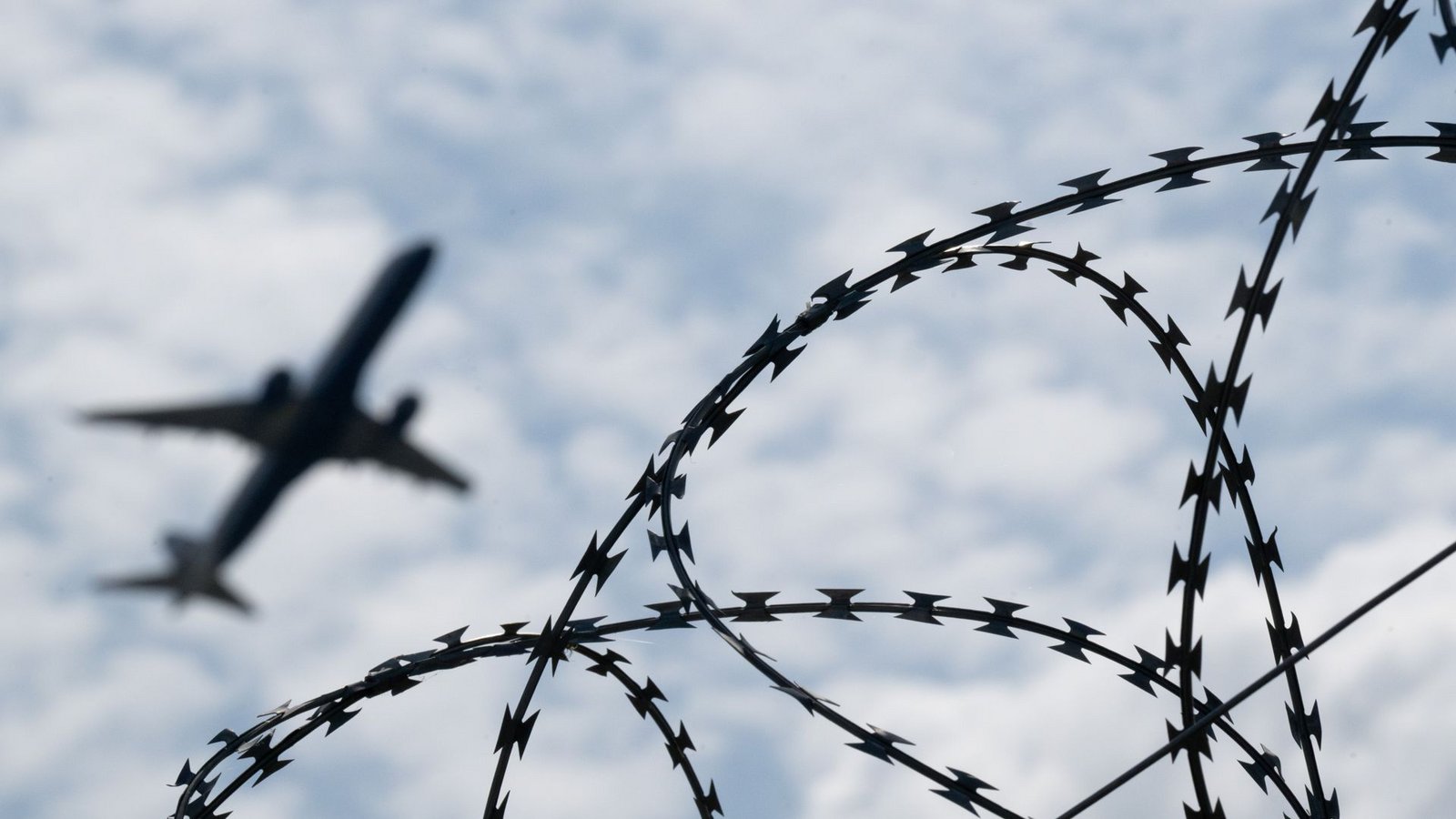 Im vergangenen Jahr gab es schon einen Abschiebeflug nach Afghanistan.Foto: Sebastian Gollnow/dpa