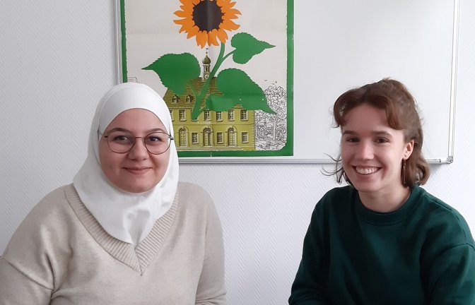 Aya Krkoutli (links) und Elly Reich sprechen für die Grüne Jugend in Baden-Württemberg.<span class='image-autor'>Foto: Allgöwer</span>