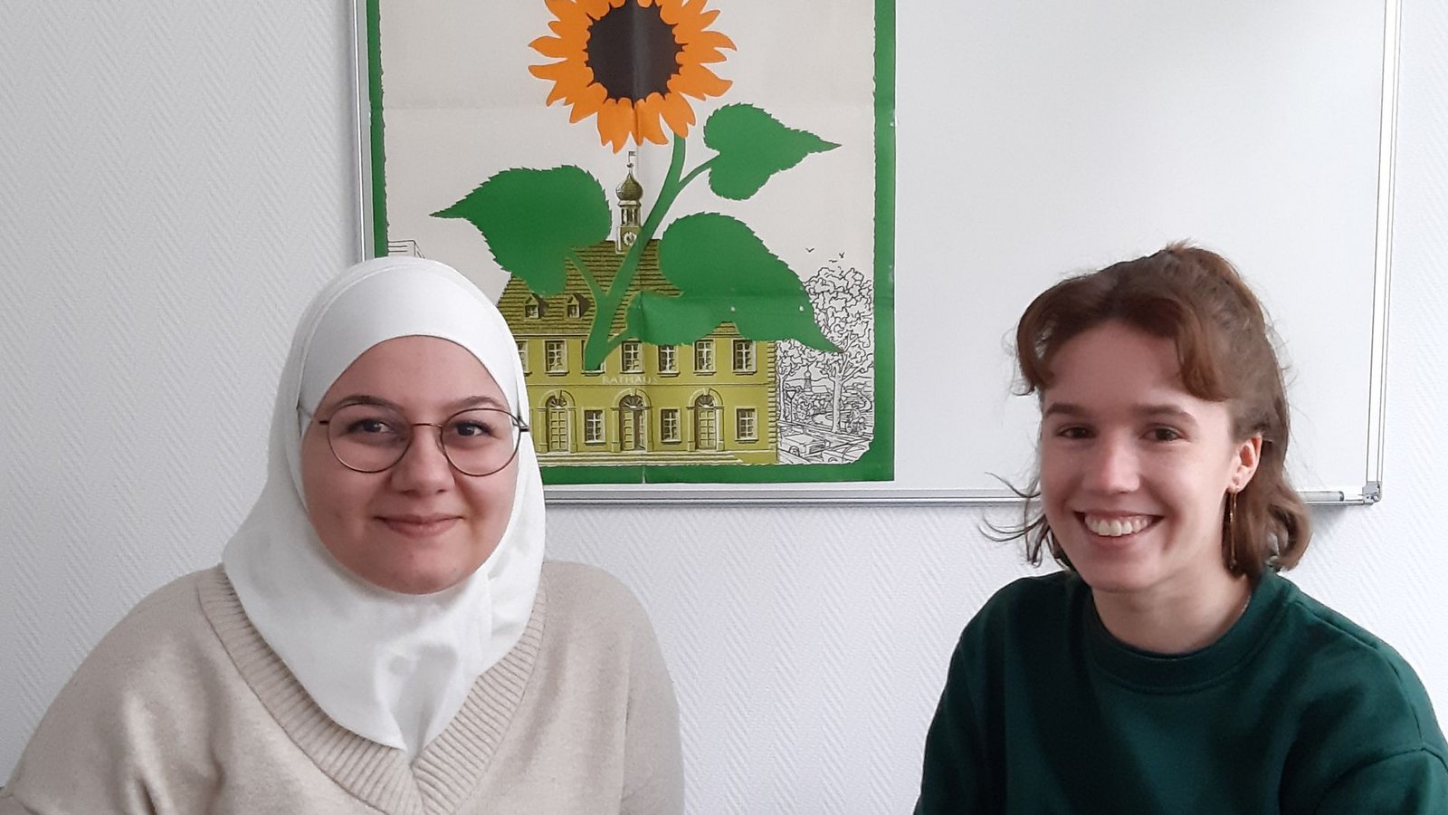 Aya Krkoutli (links) und Elly Reich sprechen für die Grüne Jugend in Baden-Württemberg.Foto: Allgöwer