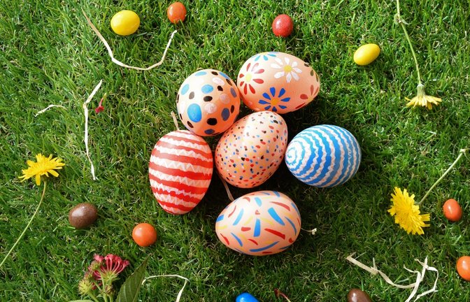 Bunt gefärbte oder bemalte Ostereier gehören für viele einfach zum Osterfest dazu.<span class='image-autor'>Foto: Davizro Photography/ Shutterstock</span>