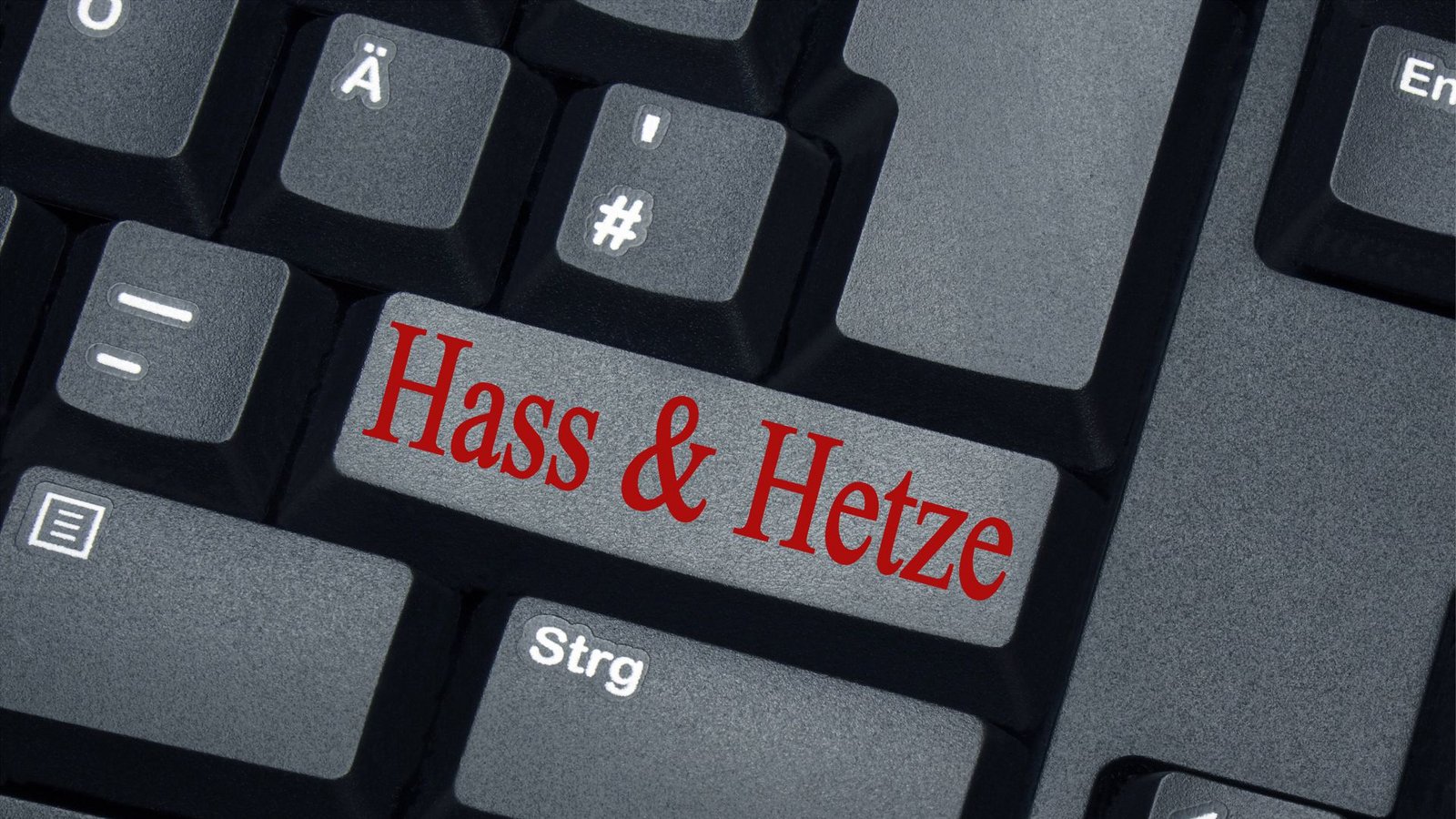 Hass und Netze finden häufig auch im Netz statt.Foto: imago / /Sascha Steinach Hass und Netze finden häufig auch im Netz statt.Foto: imago / /Sascha Steinach