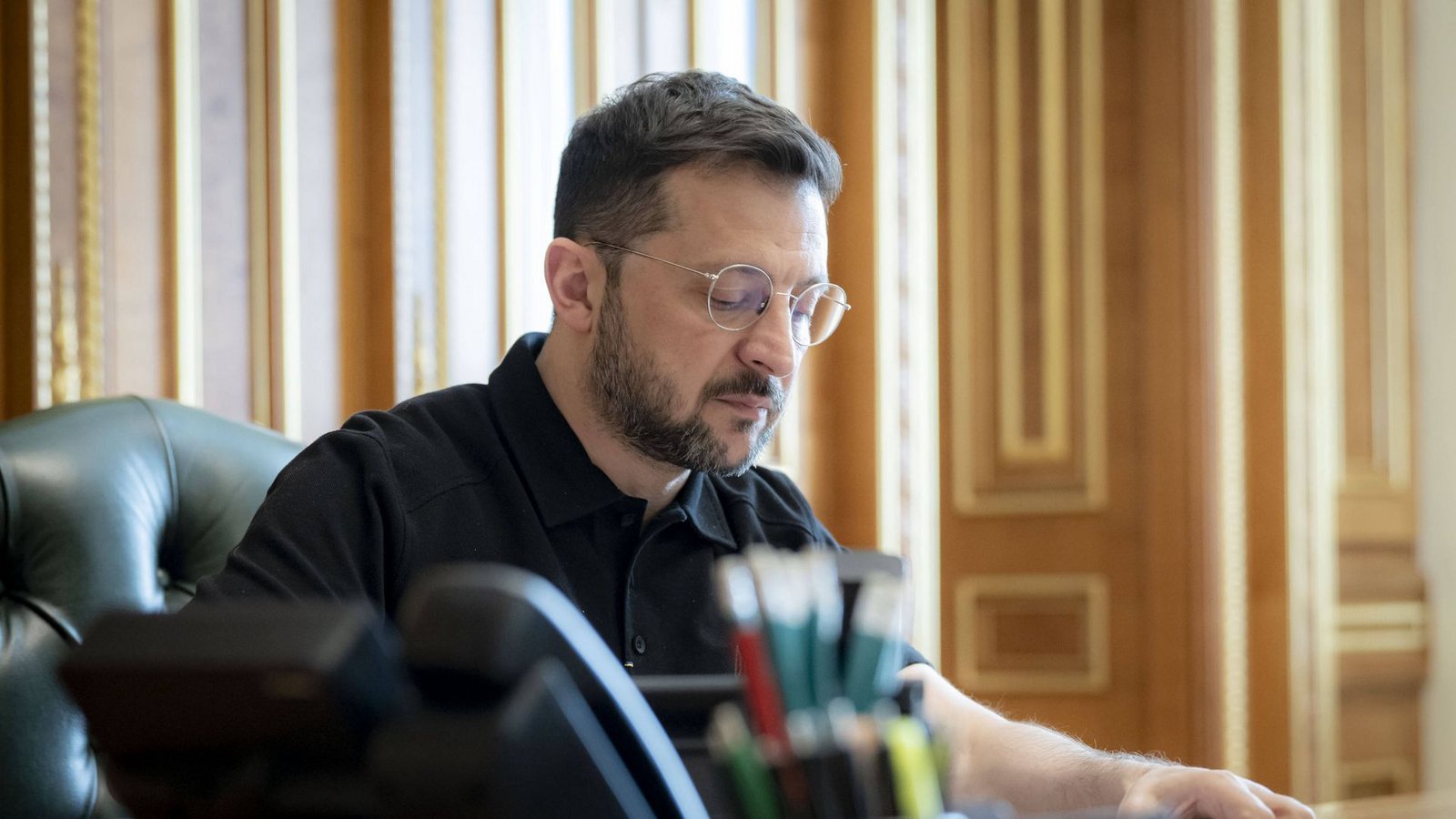 Das Bild zeigt ein Telefonat des ukrainischen Präsidenten Wolodymyr Selenskyj mit Bundeskanzler Friedrich Merz. (Archivbild)Foto: IMAGO/ZUMA Press Wire/IMAGO/Ukraine Presidency/Ukrainian Pre Das Bild zeigt ein Telefonat des ukrainischen Präsidenten Wolodymyr Selenskyj mit Bundeskanzler Friedrich Merz. (Archivbild)Foto: IMAGO/ZUMA Press Wire/IMAGO/Ukraine Presidency/Ukrainian Pre
