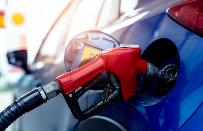 Wer aktuell tanken geht, merkt schnell, dass die Kraftstoffpreise stark gestiegen sind. Aber warum ist das so?<span class='image-autor'>Foto: Fahroni / Shutterstock.com</span>