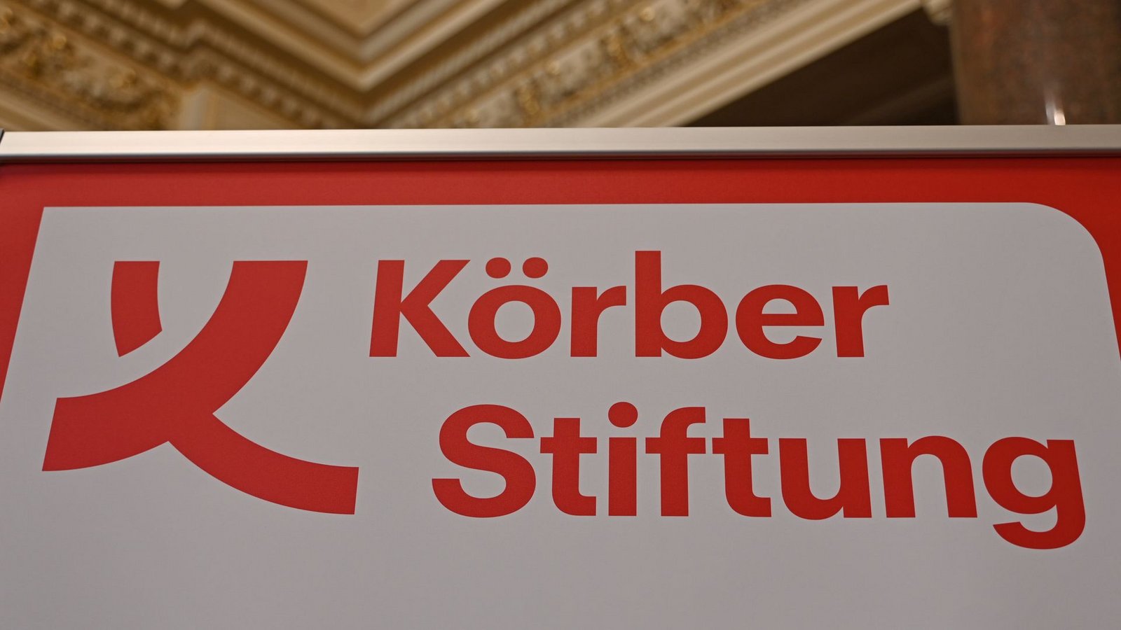 Die Körber-Stiftung vergibt einen der höchstdotierten Forschungspreise. (Archivbild)Foto: David Hammersen/dpa