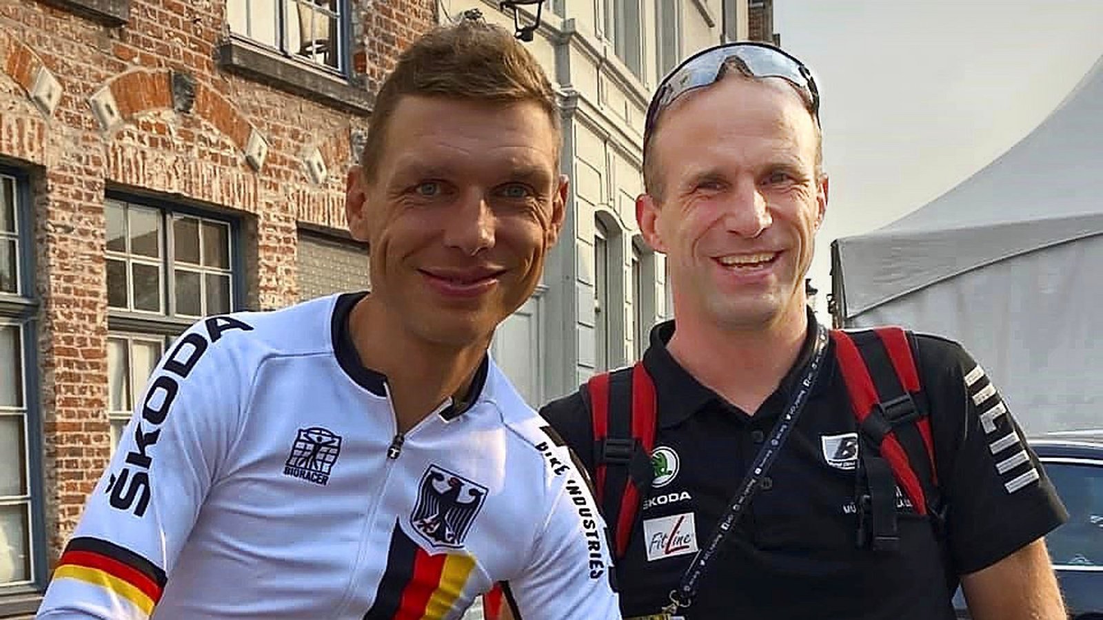Verbandsarzt Matthias Baumann mit dem mehrmaligen Zeitfahr-Weltmeister Tony Martin.Foto: red