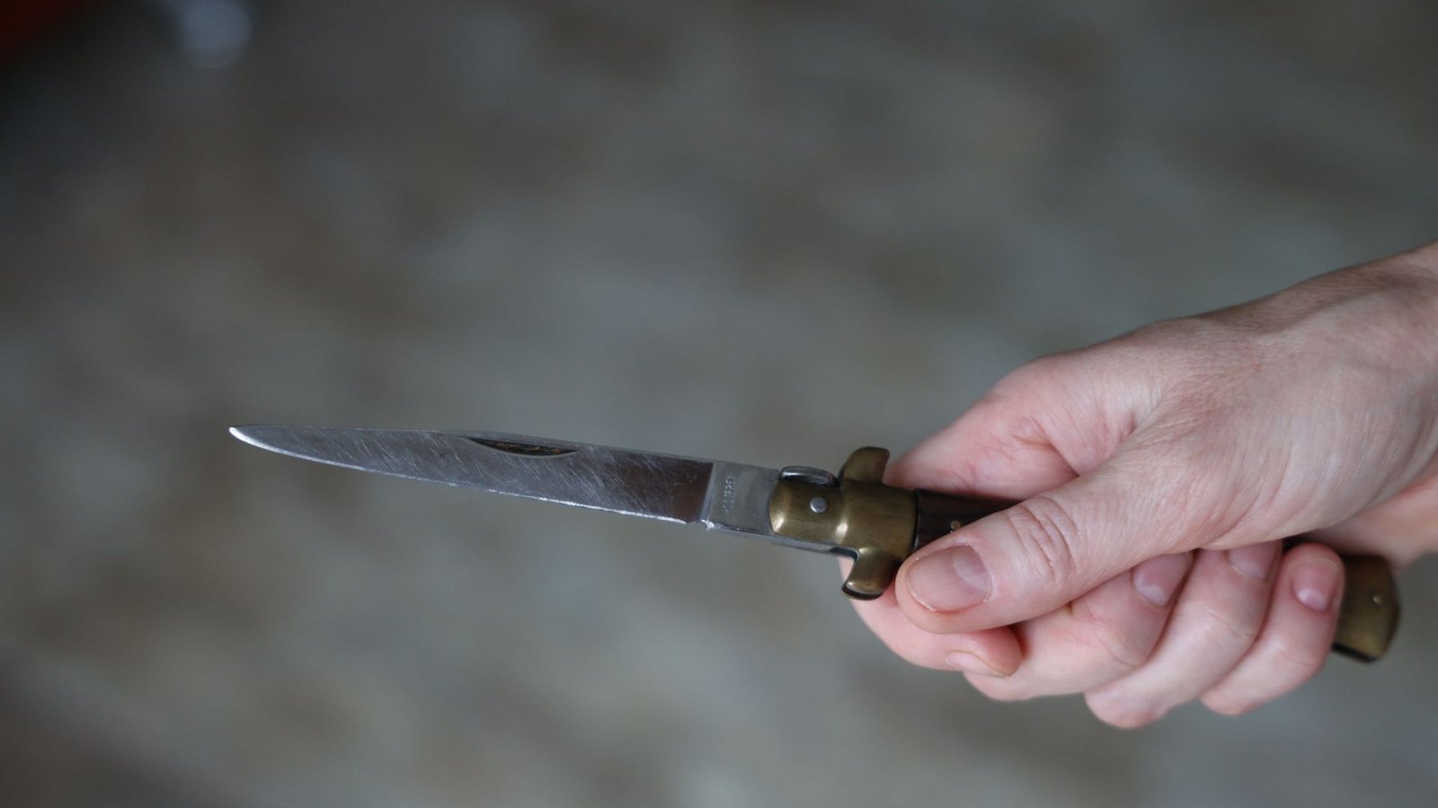 Der Mann soll seinen Kontrahenten mit einem Messer verletzt haben. (Symbolbild)Foto: imago images/SKATA/via www.imago-images.de