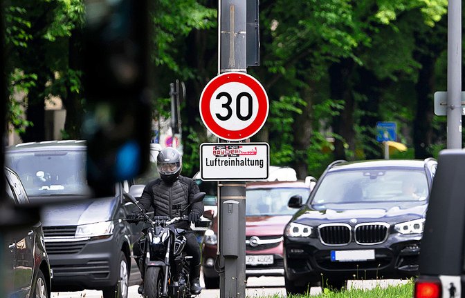 Auch wenn es bei der Reform um viel mehr ging als um Tempo 30 wurde dies zum Symbolthema.<span class='image-autor'>Foto: dpa/Sven Hoppe</span>