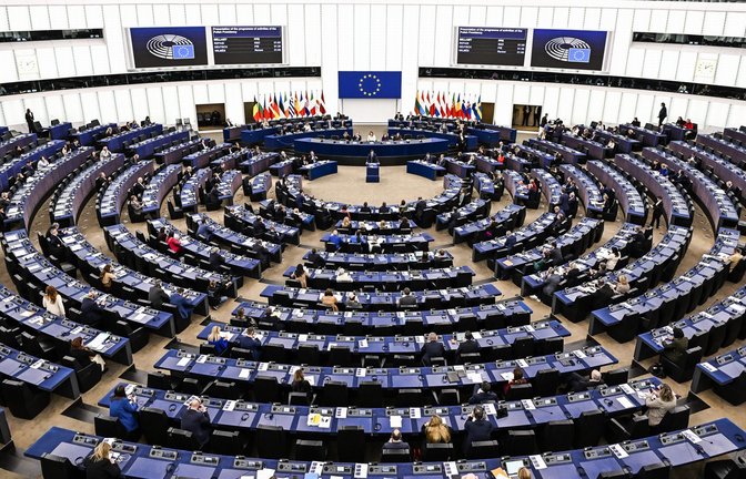 Die Europaabgeordneten in Straßburg haben sich heftig über die Finanzierung der Lobbyarbeit von Nichtregierungsorganisationen durch die EU-Kommission gestritten.<span class='image-autor'>Foto: dpa/Pascal Bastien</span>