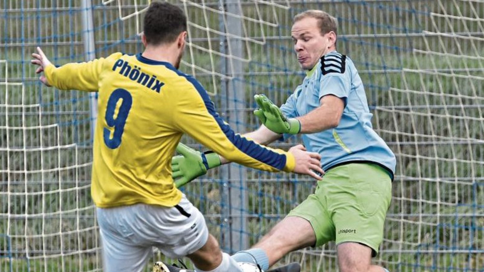 Falk Zeeh (rechts) ist nach dem Wechsel von Holger Kraft zum SV Sternenfels hauptverantwortlich für das Tor des FC Gündelbach. Foto: Leitner