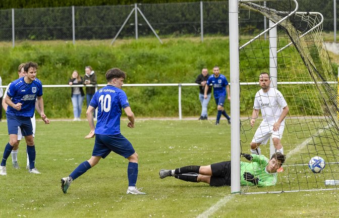 Auf die Tore von Louis Wäbisch (Mitte) setzt der VfB Vaihingen in Abwesenheit von Qendrim Emini. <span class='image-autor'>Foto: Leitner</span>