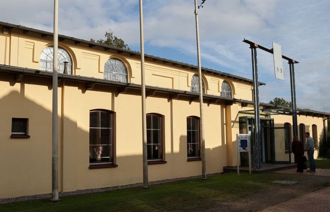Das Bürgerhaus in Güstrow. Die SPD-Spitzengremien des Landes beraten hier gemeinsam mit Schwesig (SPD), Ministerpräsidentin von Mecklenburg-Vorpommern.<span class='image-autor'>Bernd Wüstneck/dpa</span>