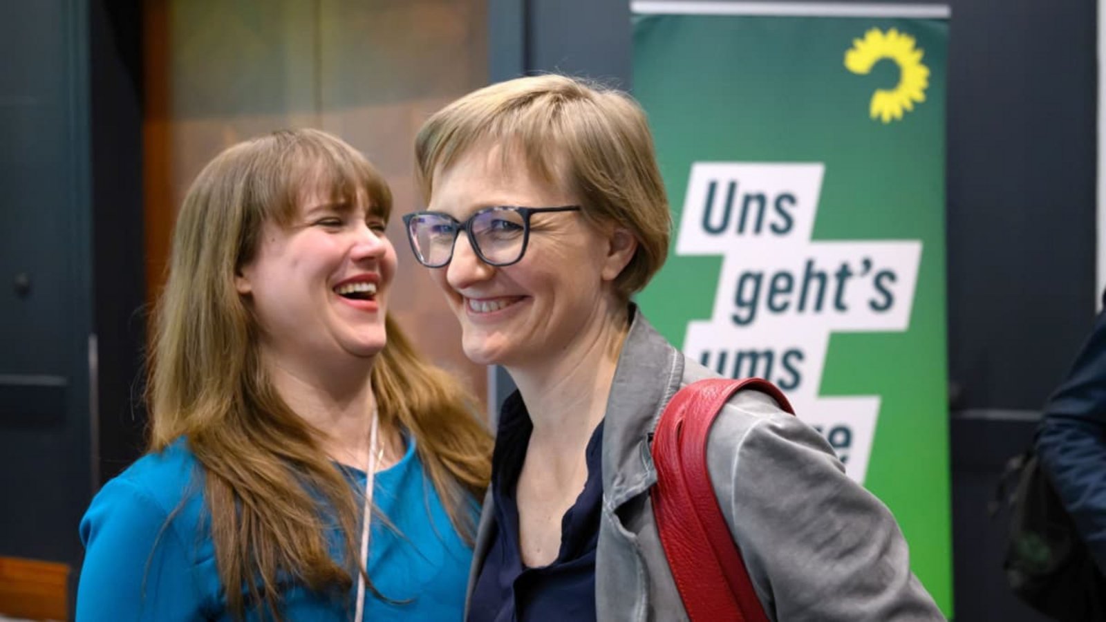Ricarda Lang (links) und Franziska Brantner - die Politikerinnen aus Baden-Württemberg gehören zu den Unterzeichnerinnen eines Manifests der Männlichkeit, über das die Grünen um Land lieber nicht reden wollen. Foto: Hendrik Schmidt/dpaHendrik Schmidt/dpa Ricarda Lang (links) und Franziska Brantner - die Politikerinnen aus Baden-Württemberg gehören zu den Unterzeichnerinnen eines Manifests der Männlichkeit, über das die Grünen um Land lieber nicht reden wollen. Foto: Hendrik Schmidt/dpaHendrik Schmidt/dpa