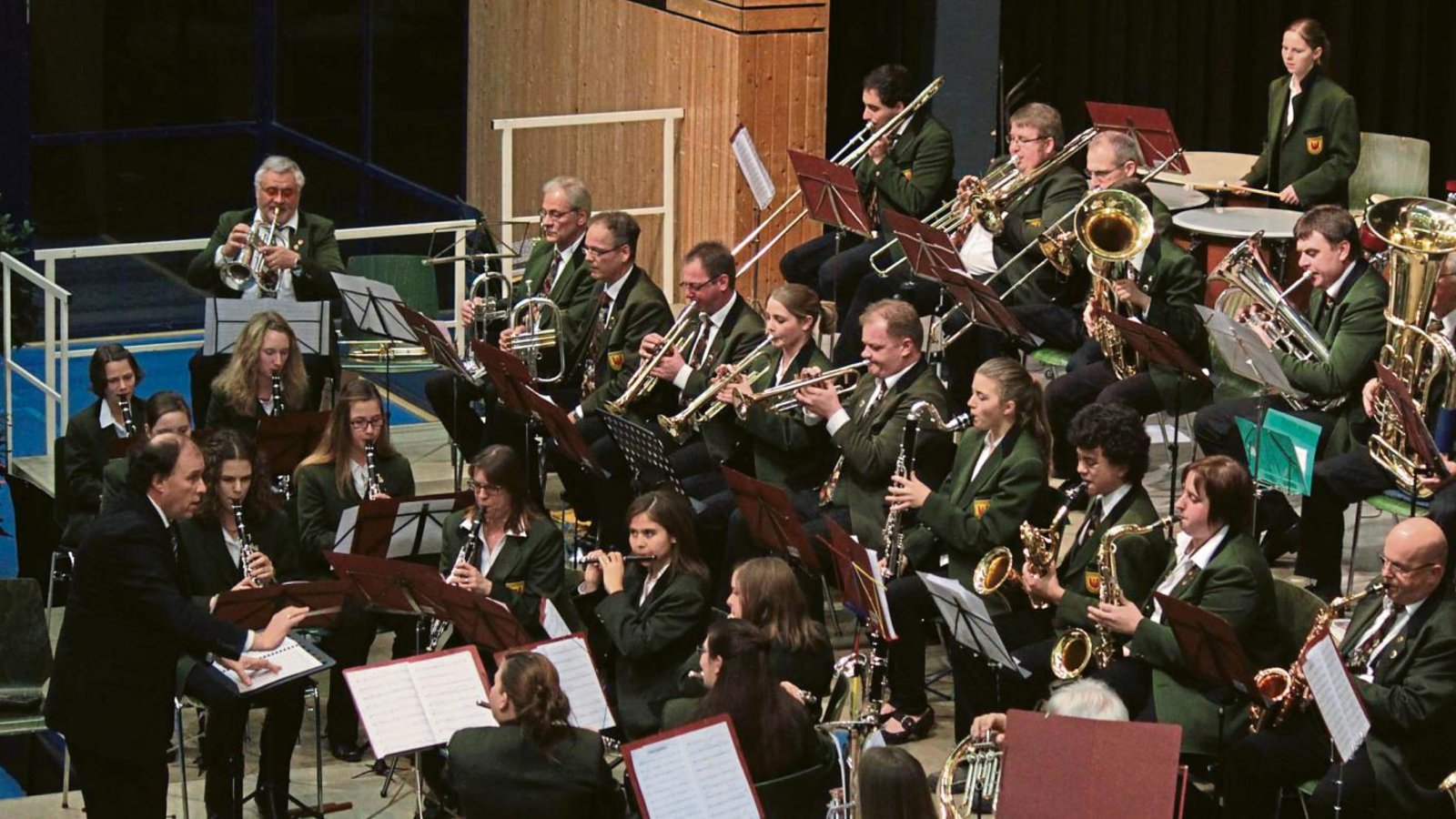 Das große Blasorchester unter der Leitung von Peter Kopp beim Konzert in der Sport- und Kulturhalle. Fotos: Friedrich