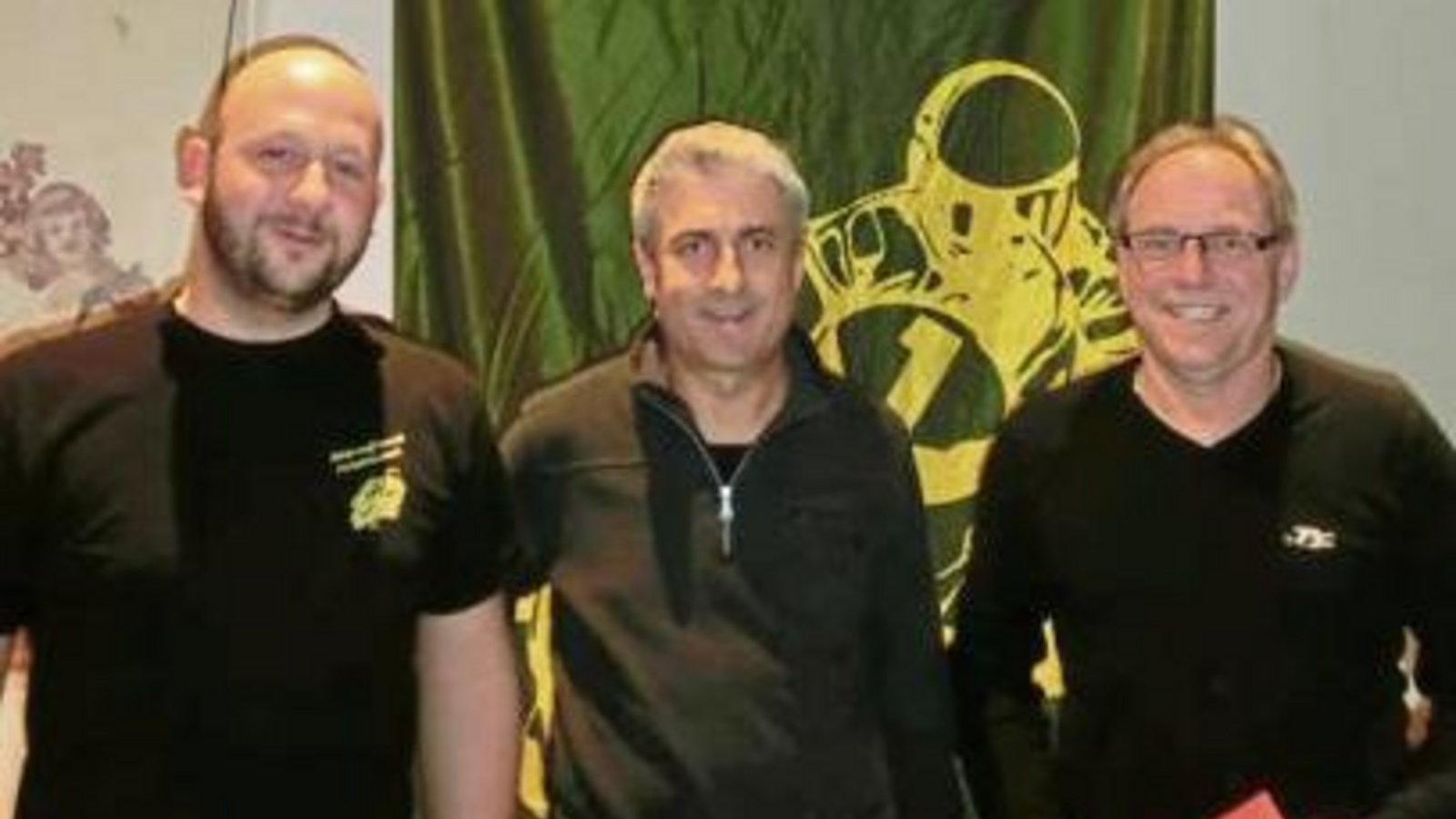 Vorsitzender Wörz (Mitte) mit dem langjährigem 2. Vorsitzenden Herbert Pemsel (rechts) und Nachfolger Ruben Müller. Foto: p