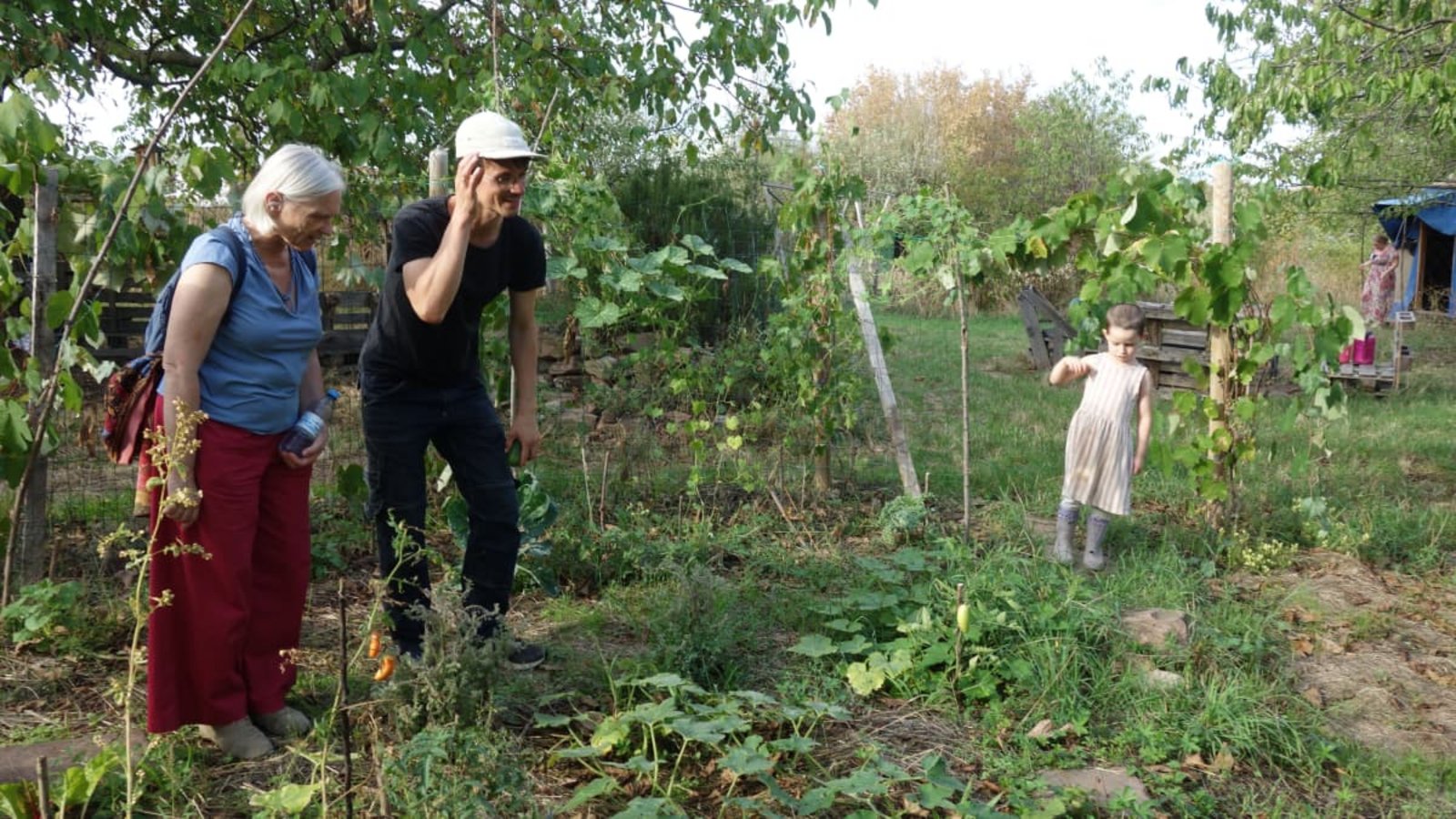 Marina, Jonathan und die kleine Leyla in ihrem Heidelberger WandelgartenAstrid Möslinger Marina, Jonathan und die kleine Leyla in ihrem Heidelberger WandelgartenAstrid Möslinger