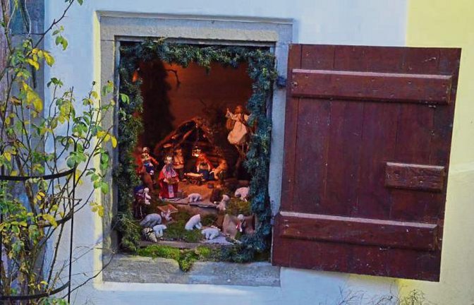 In der Brunnengasse in Oberriexingen ist in einem ehemaligen Schweinestall diese Krippe zu bewundern.  Foto: Noller