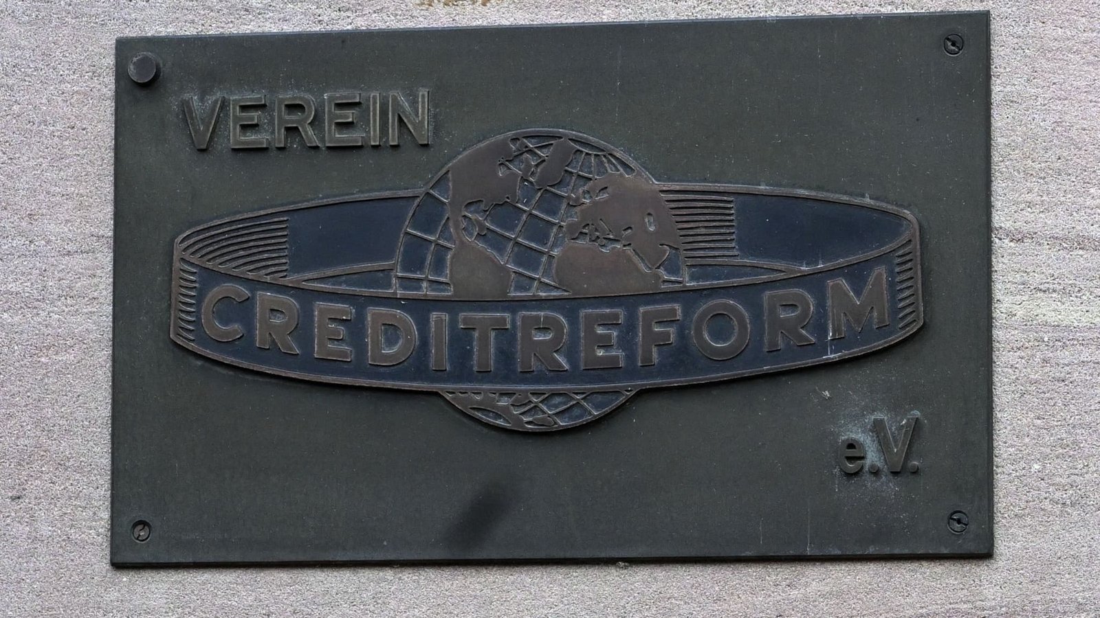 Die Wirtschaftsauskunftei Creditreform sammelt regelmäßig Zahlen zu Firmenpleiten und Unternehmensschließungen. (Symbolbild)Martin Schutt/dpa