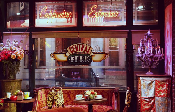 Kulisse des "Central Perk"-Cafés aus der Serie Friends.<span class='image-autor'>Foto: Mariia Illiashevych/ Shutterstock</span>