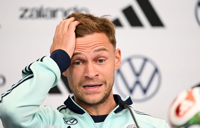 Joshua Kimmich erzählt im DFB-Camp vom Telefonat mit Bundeskanzler Merz.<span class='image-autor'>Foto: Federico Gambarini/dpa</span>