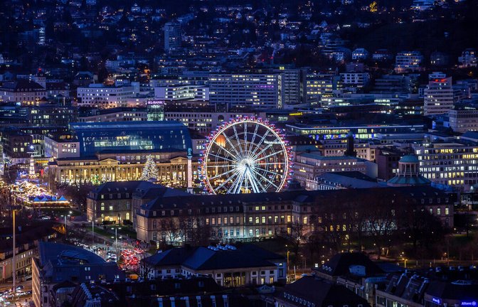 Am Montag dreht sich das Riesenrad auf dem Stuttgarter Schlossplatz zum letzten Mal in dieser Saison.<span class='image-autor'>Foto: Imago///Wilhelm Mierendorf</span>