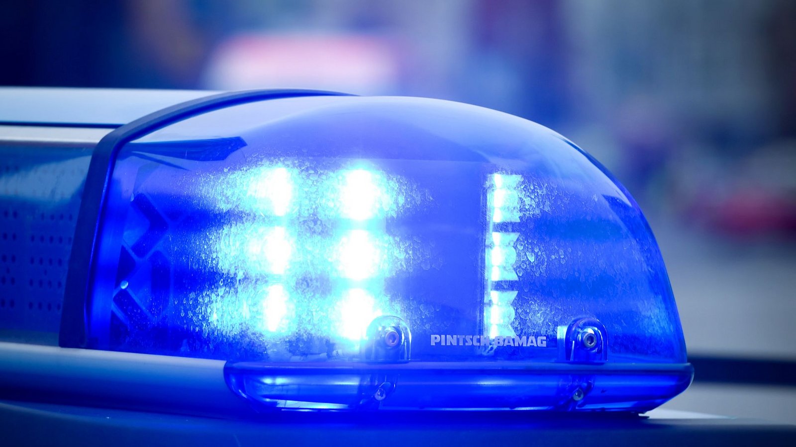 Polizisten brachten den Senior nach Hause. (Symbolbild)Foto: dpa/Patrick Pleul Polizisten brachten den Senior nach Hause. (Symbolbild)Foto: dpa/Patrick Pleul