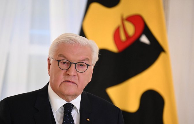 Unter der Schirmherrschaft von Bundespräsident Frank-Walter Steinmeier (SPD) bemüht sich eine Kommission um Vorschläge für einen „handlungsfähigen Staat“. Zu den Protagonisten gehören der frühere Präsident des Bundesverfassungsgerichts, Andreas Voßkuhle sowie die ehemaligen Bundesminister Peer Steinbrück (SPD) und Thomas de Maizière (CDU).<span class='image-autor'>Foto: dpa/Sebastian Gollnow</span>