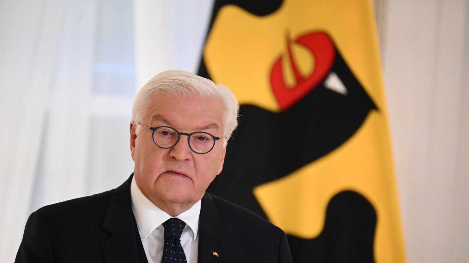 Unter der Schirmherrschaft von Bundespräsident Frank-Walter Steinmeier (SPD) bemüht sich eine Kommission um Vorschläge für einen „handlungsfähigen Staat“. Zu den Protagonisten gehören der frühere Präsident des Bundesverfassungsgerichts, Andreas Voßkuhle sowie die ehemaligen Bundesminister Peer Steinbrück (SPD) und Thomas de Maizière (CDU).Foto: dpa/Sebastian Gollnow