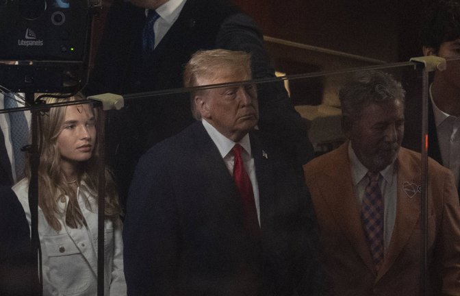 US-Präsident Donald Trump verfolgte das Spiel in einer Lounge.<span class='image-autor'>Foto: IMAGO/Anadolu Agency/IMAGO/Celal Gunes</span>