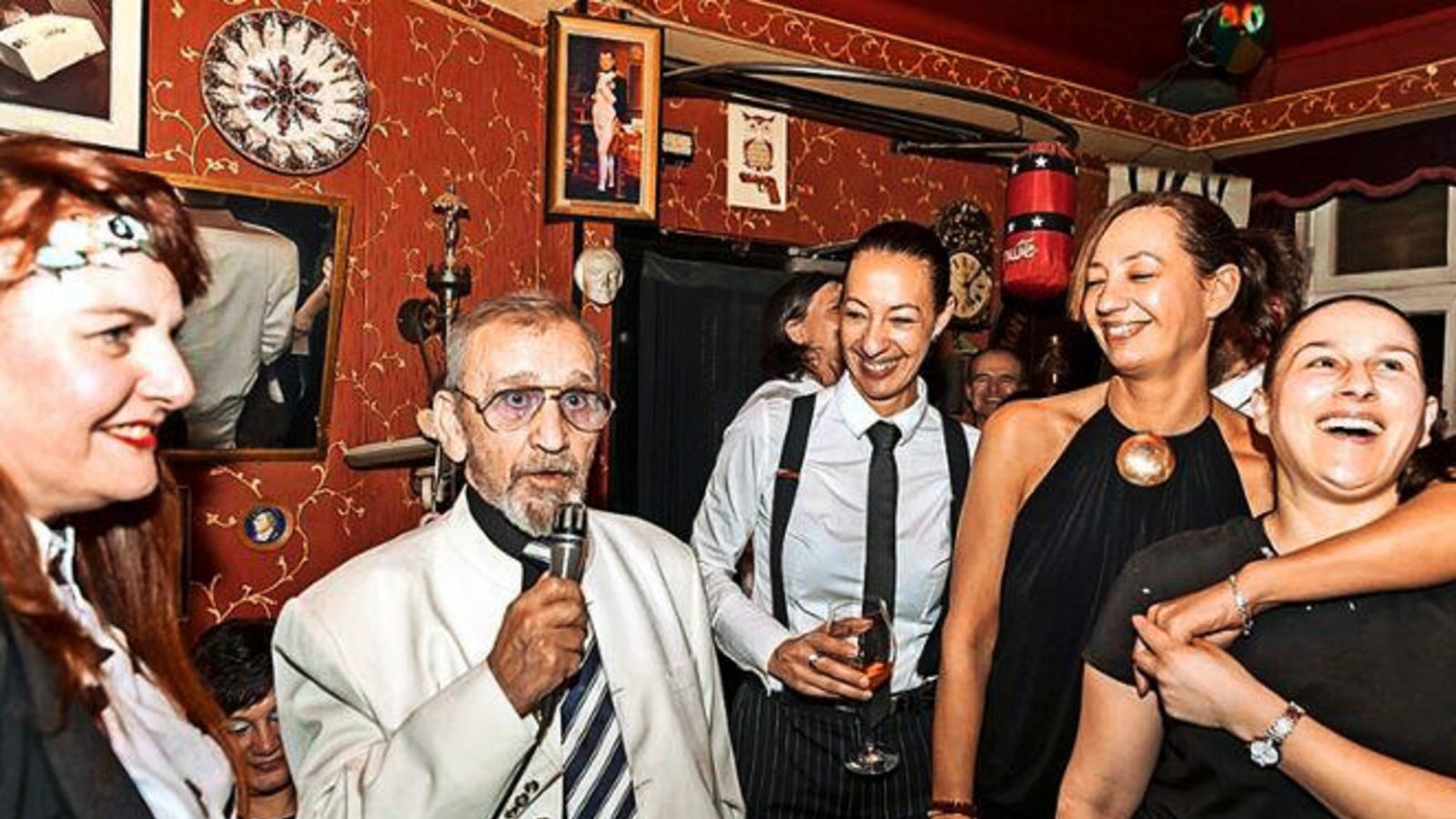 Oskar Müller beim Neujahresempfang im Jahr 2019 in seiner Uhu-BarOskar Müller beim Neujahresempfang im Jahr 2019 in seiner Uhu-Bar.Foto: Andreas Oskar Müller beim Neujahresempfang im Jahr 2019 in seiner Uhu-BarOskar Müller beim Neujahresempfang im Jahr 2019 in seiner Uhu-Bar.Foto: Andreas