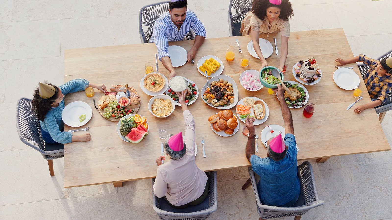 Gemeinsam Essen und gemeinsam Zeit verbringen: am Esstisch.Foto: IMAGO/Zoonar/Kasper Ravlo Gemeinsam Essen und gemeinsam Zeit verbringen: am Esstisch.Foto: IMAGO/Zoonar/Kasper Ravlo