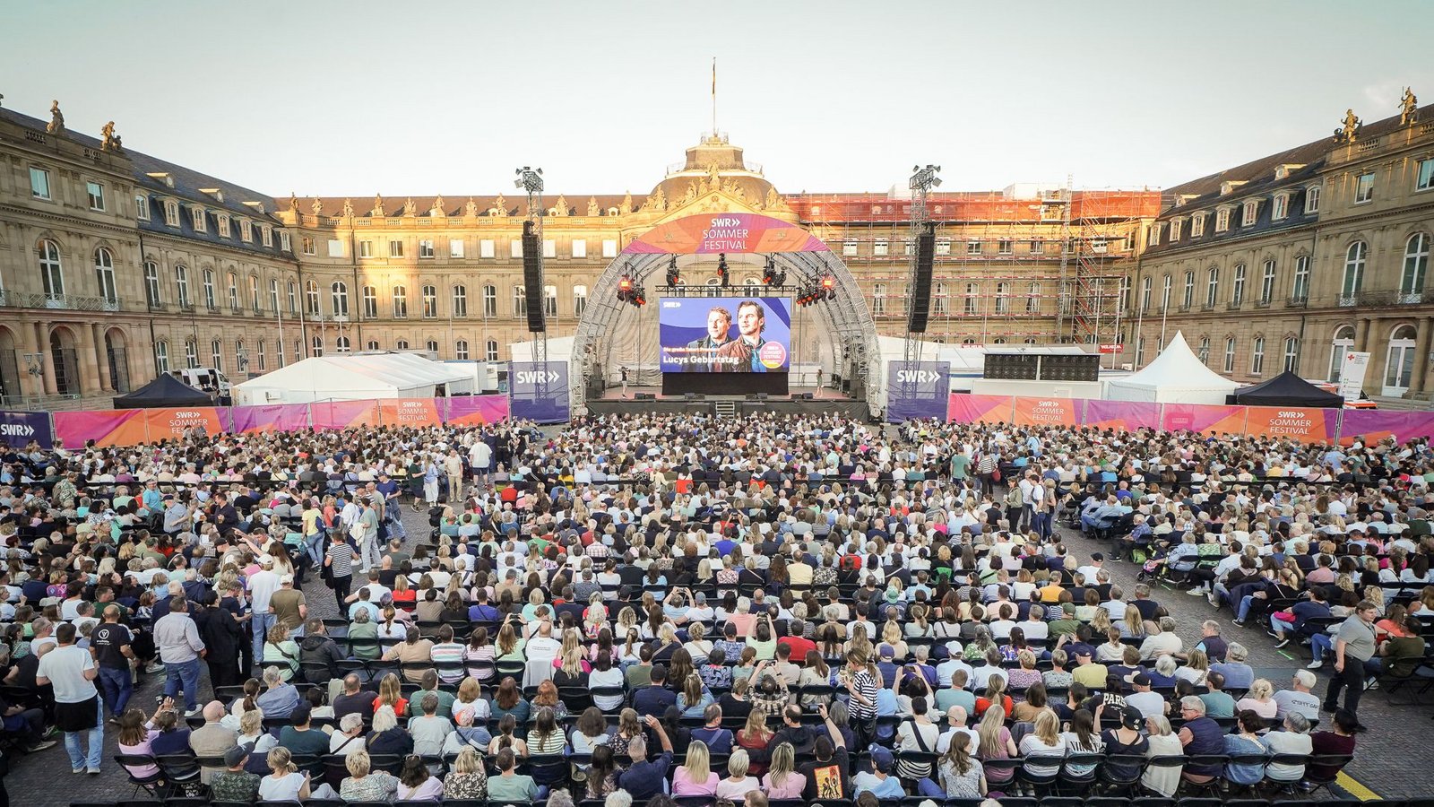 Bestes Wetter lockte die Stuttgarter am Freitagabend zur Tatort-Premiere.Foto: Ferdinando Iannone Bestes Wetter lockte die Stuttgarter am Freitagabend zur Tatort-Premiere.Foto: Ferdinando Iannone