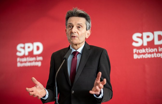 Die Abrüstung ist sein Lebensthema, jetzt ist er Fraktionschef in Zeiten des Krieges: Rolf Mützenich.<span class='image-autor'>Foto: dpa/Michael Kappeler</span>