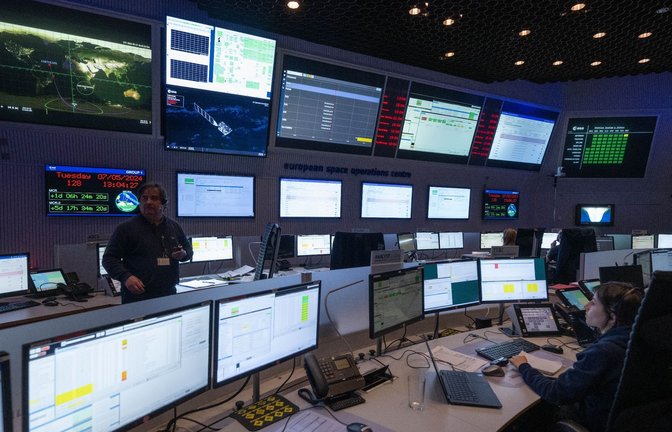 Das Satelliten-Kontrollzentrum der ESA.<span class='image-autor'>Foto: Boris Roessler/dpa</span>