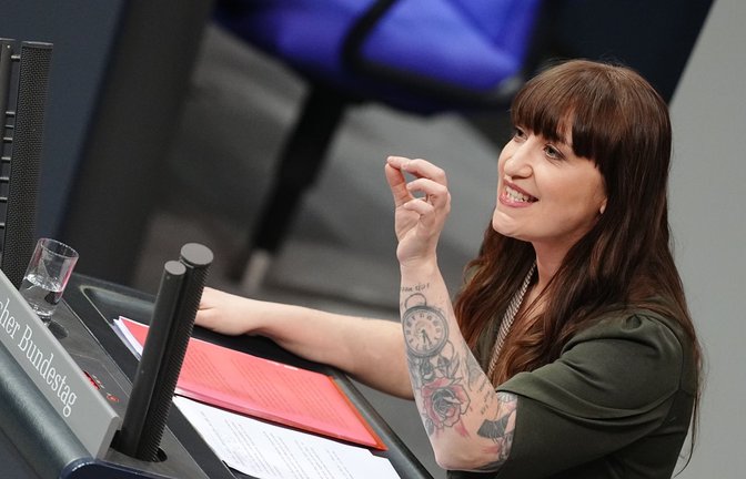 Tätowierte Heidi Reichinnek.<span class='image-autor'>Foto: Kay Nietfeld/dpa/Kay Nietfeld</span>