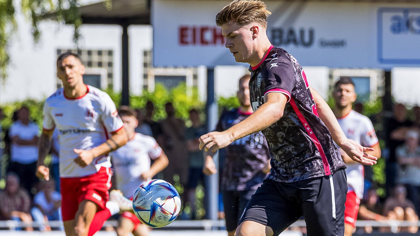 Frederik Schumann möchte sich vor seinem Wechsel zum VfB Stuttgart II mit dem Regionalliga-Aufstieg aus Göppingen verabschieden.Foto: IMAGO/Eibner/IMAGO/Eibner-Pressefoto/Peter Harich