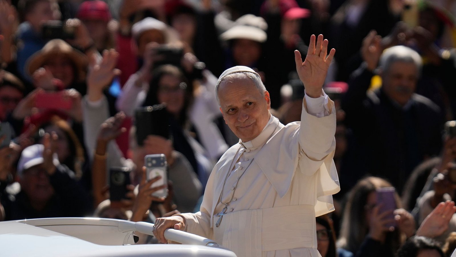 Papst Leo XIV. reist nach Afrika. Dort leben mittlerweile mehr Katholiken als in Europa.Foto: Gregorio Borgia/AP/dpa