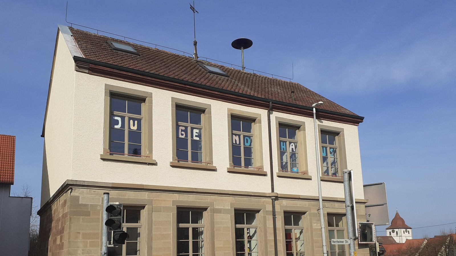 Im Sersheimer Jugendhaus an der Vaihinger Straße tummeln sich an Spitzentagen bis zu 35 Jugendliche. Foto: Glemser Im Sersheimer Jugendhaus an der Vaihinger Straße tummeln sich an Spitzentagen bis zu 35 Jugendliche. Foto: Glemser