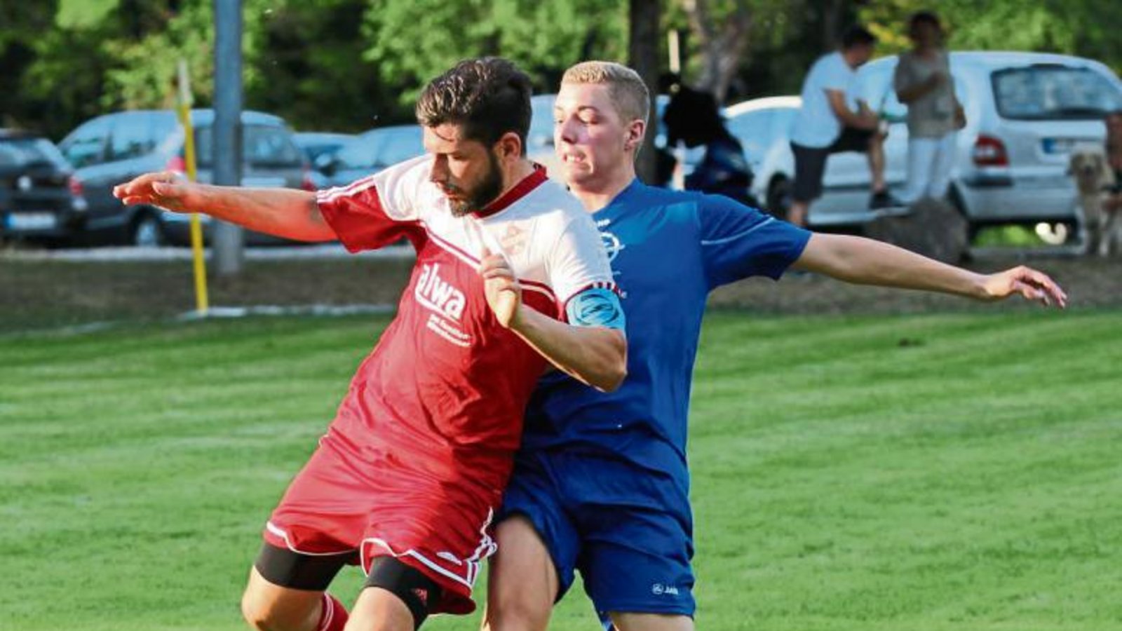 Andreas Zorn (links, im Zweikampf mit Häfnerhaslachs Marco Hirsch) tritt am Sonntag mit dem SC Hohenhasalch beim FC Gündelbach an. Erstmals ist das SCH-Team komplett. Foto: Nachreiner Andreas Zorn (links, im Zweikampf mit Häfnerhaslachs Marco Hirsch) tritt am Sonntag mit dem SC Hohenhasalch beim FC Gündelbach an. Erstmals ist das SCH-Team komplett. Foto: Nachreiner