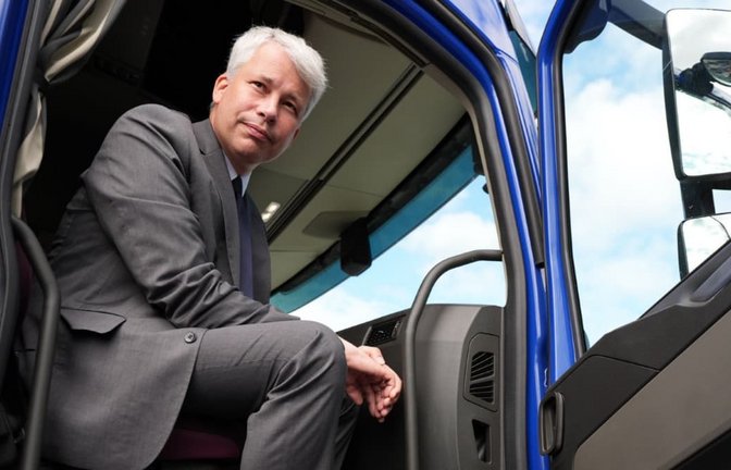 Bundesverkehrsminister Steffen Bilger: Bringt die Aussetzung des Lkw-Sonntagsfahrverbots weniger, als er sich davon erhofft?<span class='image-autor'>Marcus Brandt/dpa</span>