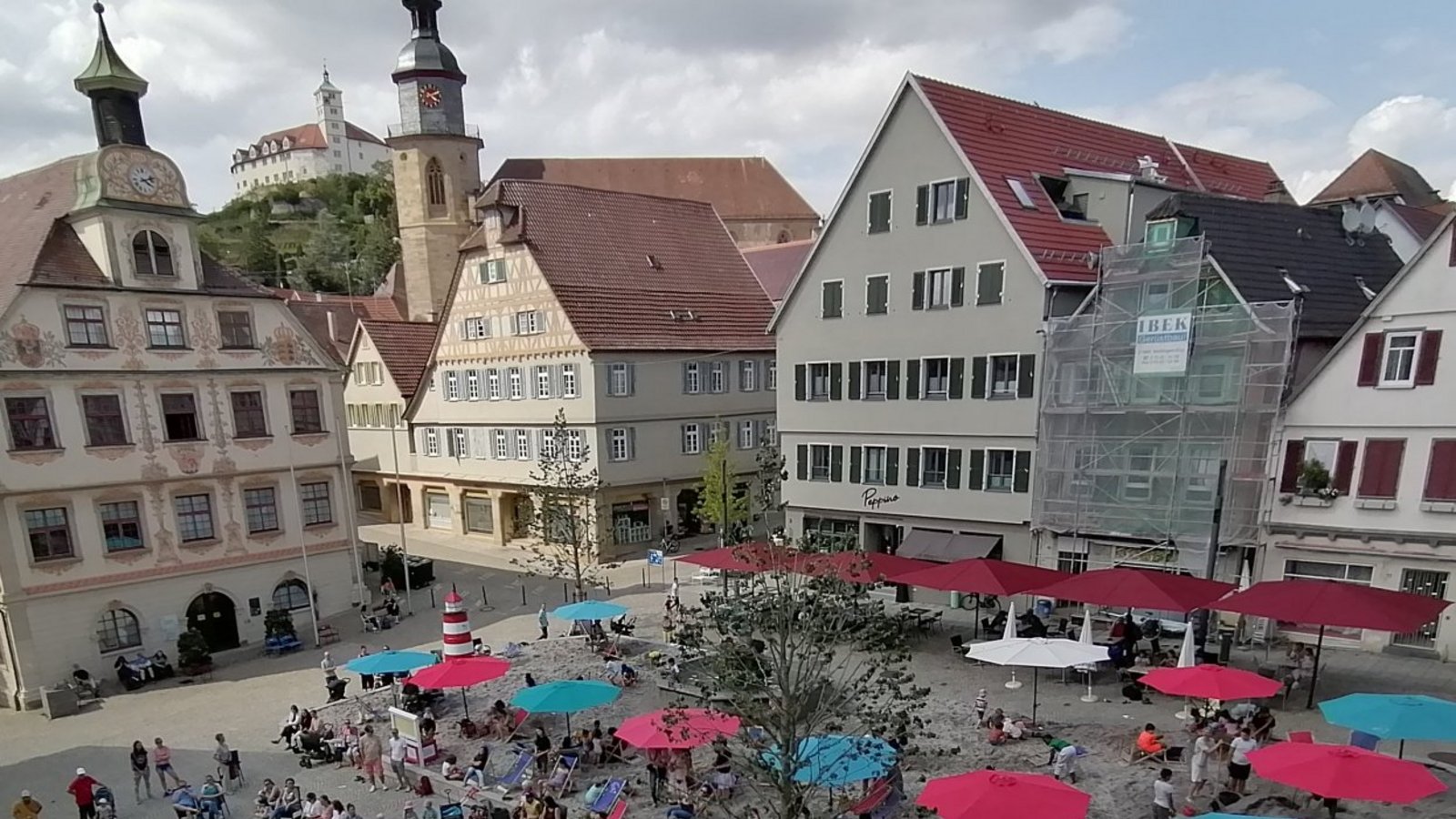 Seit drei Wochen läuft das Strandleben – und das Zwischenfazit ist positiv.  Foto: Banholzer