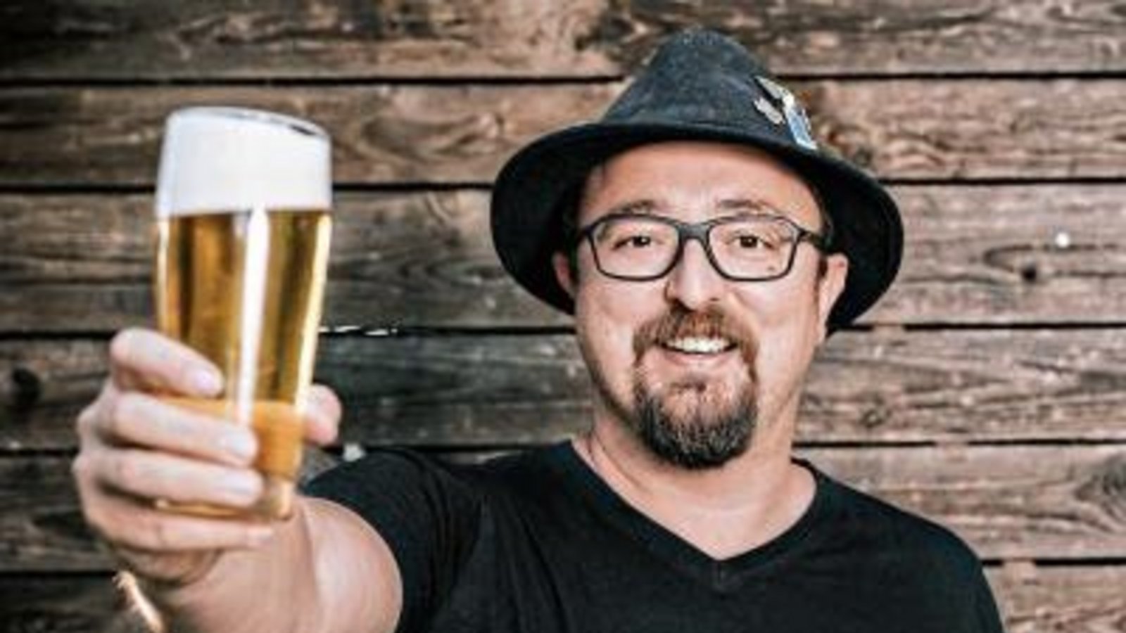 Helmut A. Binser kommt zum Spatzabrettle nach Schützingen.  Foto: p