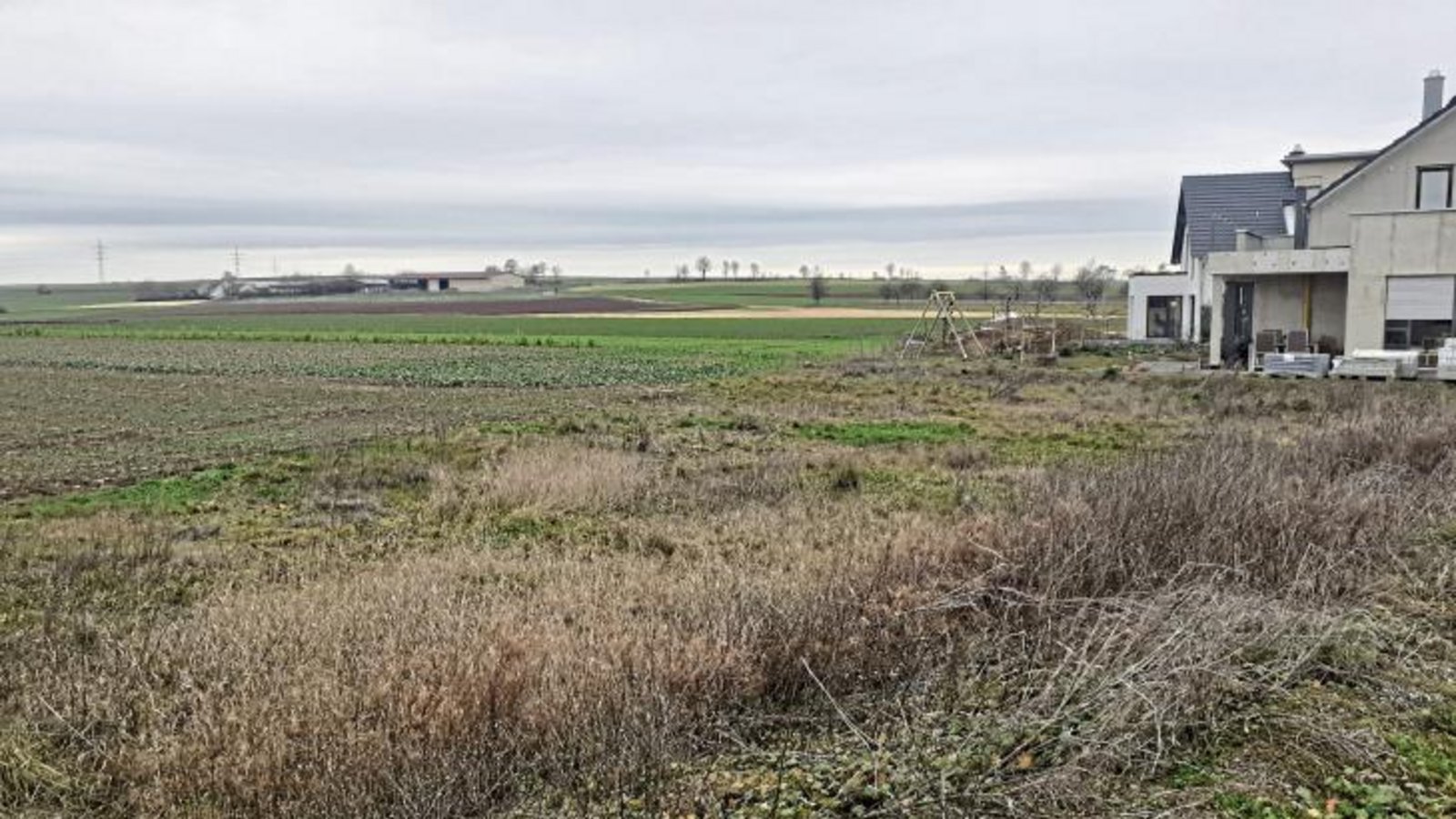 Hier entsteht das neue Baugebiet am nordwestlichen Ortsrand von Oberriexingen. Foto: mig Hier entsteht das neue Baugebiet am nordwestlichen Ortsrand von Oberriexingen. Foto: mig
