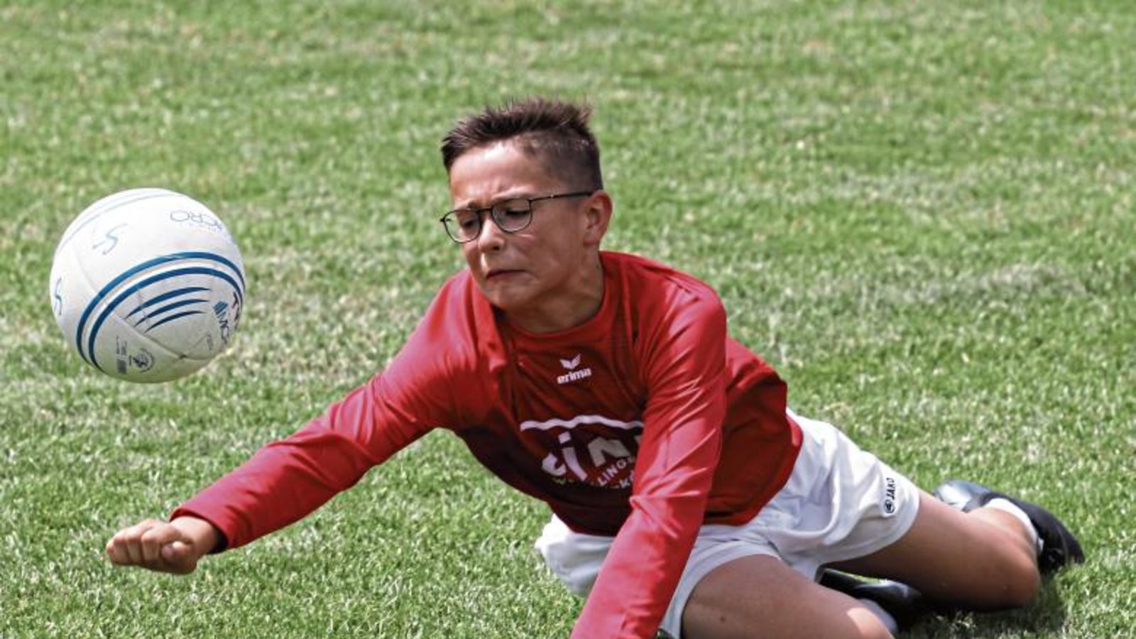 „Dass wir defensiv sehr gut steht“, wie Trainer Michael Knodel sagt, beweist Max Staudenecker (Foto). Er gibt keinen Ball verloren. Foto: Nachreiner „Dass wir defensiv sehr gut steht“, wie Trainer Michael Knodel sagt, beweist Max Staudenecker (Foto). Er gibt keinen Ball verloren. Foto: Nachreiner
