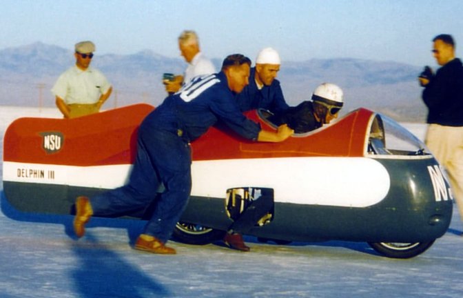 Willhelm Herz mit seinem NSU-Team 1956 vor der Rekordfahrt<span class='image-autor'>Archiv Heinz Herz</span>