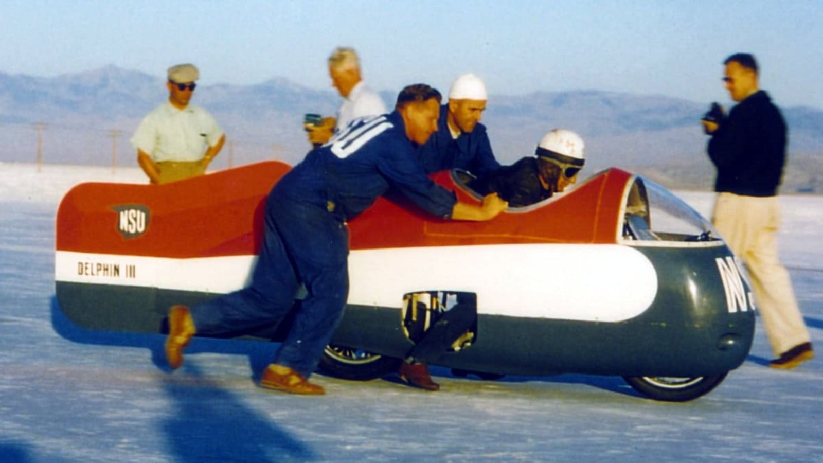 Willhelm Herz mit seinem NSU-Team 1956 vor der RekordfahrtArchiv Heinz Herz Willhelm Herz mit seinem NSU-Team 1956 vor der RekordfahrtArchiv Heinz Herz