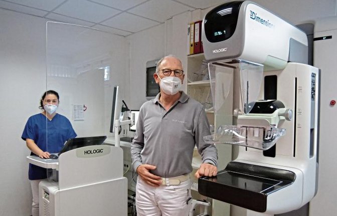 Mehr Komfort und eine geringere Strahlenbelastung bietet die Mammografie heute dank modernster Technik, versichern Emine Atac und Karl Schnabel.  Fotos: Friedrich