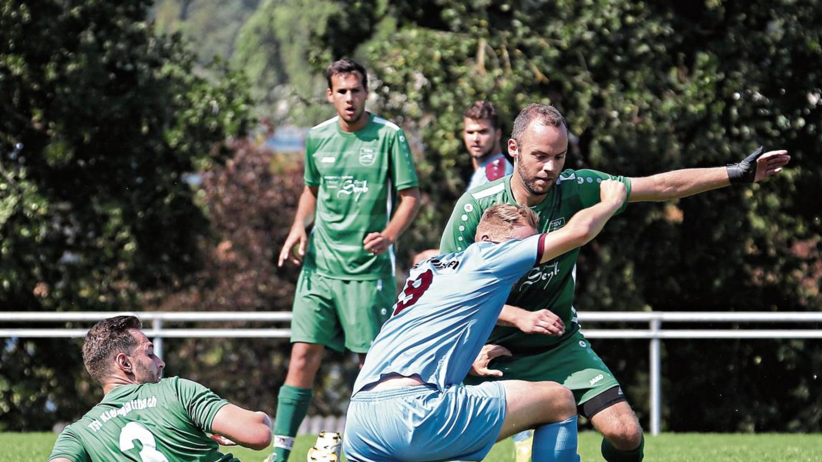 Johannes Gutjahr (links) und Philipp Gutjahr (rechts) haben die Saison mit einer Niederlage begonnen. Seitdem ging es steil bergauf. Foto: Küppers Johannes Gutjahr (links) und Philipp Gutjahr (rechts) haben die Saison mit einer Niederlage begonnen. Seitdem ging es steil bergauf. Foto: Küppers